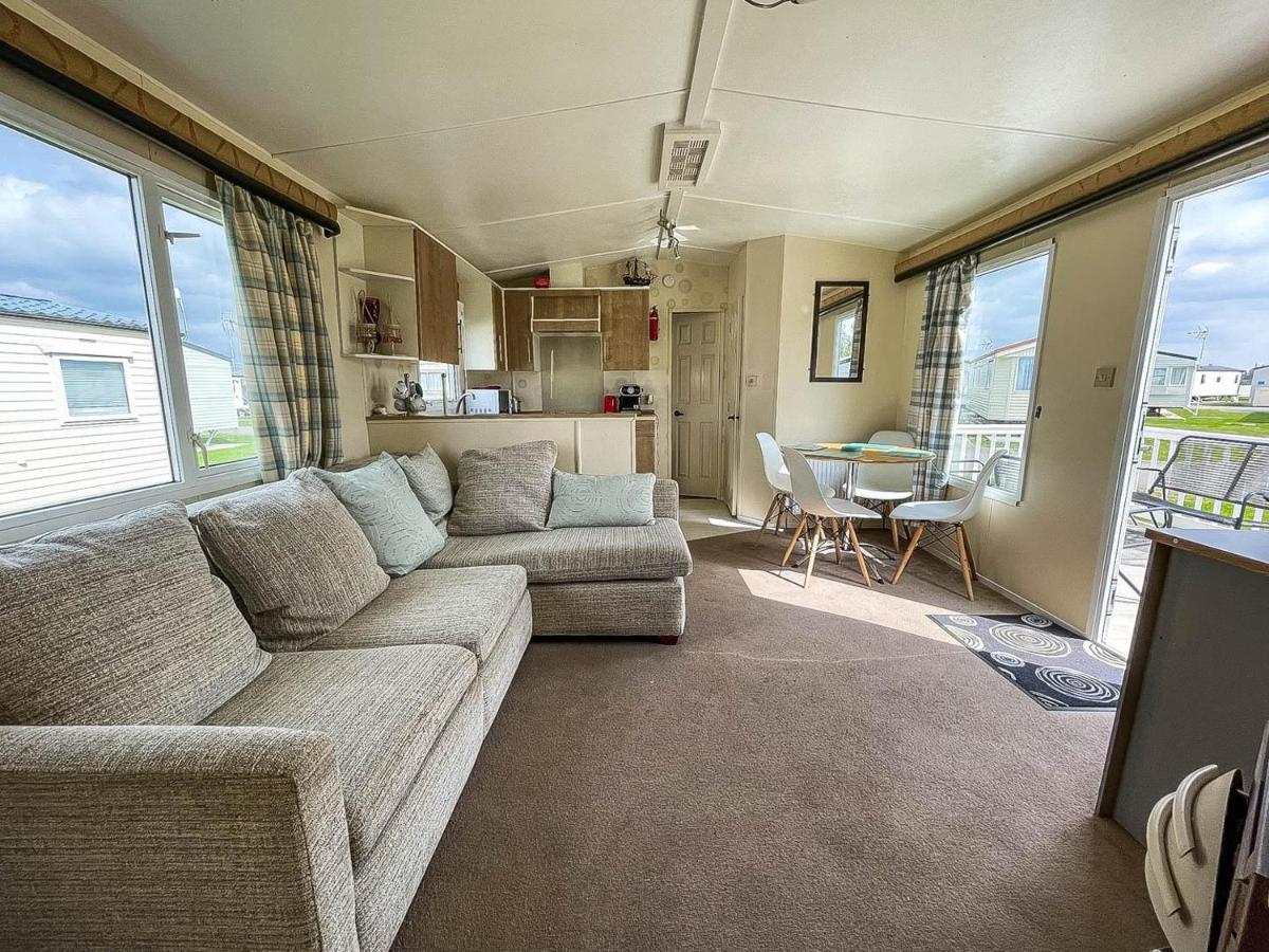 ホテル Caravan With Decking At Martello Beach Nearby Clacton-On-Sea Ref 29017Kv エクステリア 写真